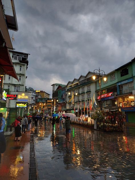 The photograph captures MG Market at Gangtok, Sikkim on a rainy day. The reflection of the lightings can be seen on the ground with people walking all around. Northeast India Aesthetics, Gangtok Sikkim Aesthetic, Sikkim Aesthetic, Sikkim Culture, Sikkim Photography, Gangtok Sikkim, India Aesthetic, Rainy Evening, Heavy Rainfall