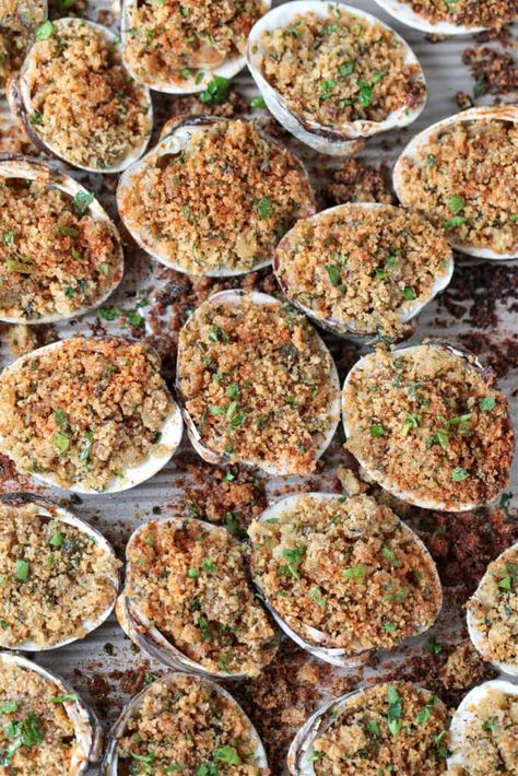 These easy Baked Clams are always a hit! Fresh, steamed clams topped with a buttery breadcrumb topping. A squeeze of lemon and a drizzle of butter is all you need! #clams #seafoodrecipes Baked Clams, Clams Oreganata Baked, Muscles And Clams Recipe, Baked Clams Recipe, How To Steam Clams On The Stove, Baked Clams Oreganata, How To Clean Clams, Littleneck Clams, Steamed Clams