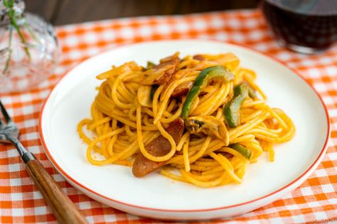 Need a family meal that can be ready in 30 minutes? Try this easy Japanese Ketchup Spaghetti (Napolitan) recipe with bell pepper, mushrooms, garlic, and sausage. #napolitan #ketchupspaghetti | Easy Japanese Recipes at JustOneCookbook.com Spaghetti Neapolitan, Ketchup Spaghetti, Japanese Spaghetti, Chef Taro, Just One Cookbook, Easy Japanese Recipes, Bell Pepper Recipes, Hot Sausage, Easy Chinese Recipes