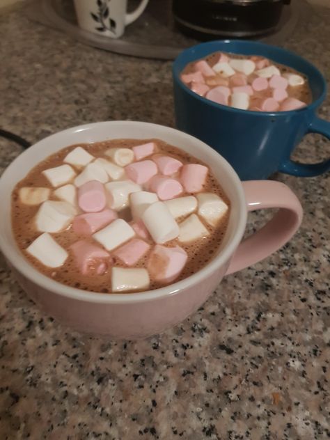 Cute Christmas Hot Chocolate, Snores Dip, Sleepover Vibes, 0 Aesthetic, Hot Chocolate And Marshmallows, Hot Choco, My Stomach Hurts, Winter Weekend, Hot Chocolate Marshmallows