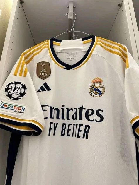 Real Madrid Jersey Outfit, Soccer Jersey Aesthetic, Read Madrid, Madrid Aesthetic, Real Madrid Kit, Madrid Outfits, Real Madrid Shirt, Virat Kohli Instagram, Soccer Inspiration