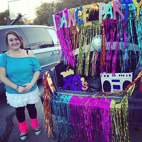 '80s Dance Party Trunk: This is like, totally tubular. Source: Instagram user ksarvabui Trunker Treat Ideas, Spooky Basket, Trunk Or Treat Ideas, Cute Pumpkin Carving, Carving Templates, Contest Ideas, Pumpkin Contest, Hallowen Ideas, Dance Themes