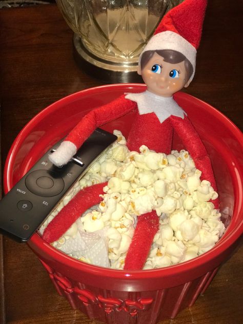 Elf Popcorn Ideas, Popcorn Elf On The Shelf, Elf On The Shelf Ideas With Popcorn, Elf On The Shelf Popcorn Ideas, Elf On The Shelf Popcorn, Elf On The Shell Ideas, Elf On Shelf Movie Night, Elf On The Shelf Popcorn Movie Night, Elf On The Shelf Elf Movie