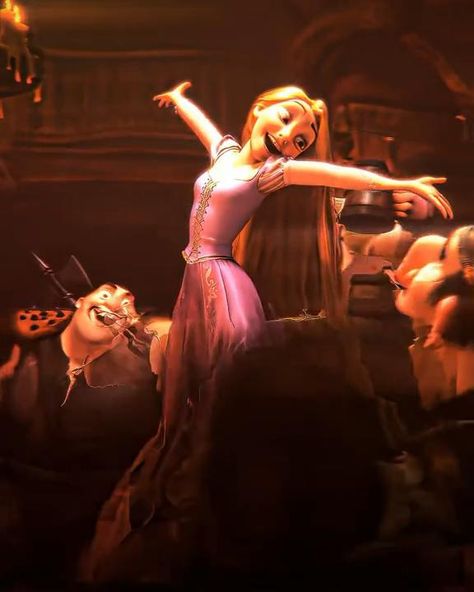 Rapunzel Dance, Rapunzel Edits, Rapunzel Video, Rapunzel Aesthetic, Disney Movie Scenes, Princess Videos, Rapunzel Dress, Disney Princess Movies, Princess Movies