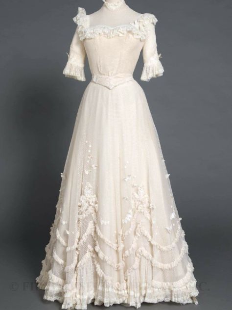 1890s Day Dress, Maria Cole, Edwardian Wedding, Historical Dress, Doris Day, Old Fashion Dresses, Fantasy Dresses, Victorian Clothing, Vintage Wedding Dresses