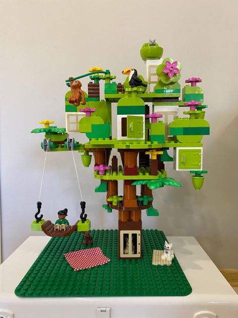 Duplo House Ideas, Duplo Lego Ideas, Duplo Building Ideas, Lego Duplo House, Lego Duplo Building Ideas, Lego Creations For Kids, Lego Duplo Ideas, Duplo House, Lego Tree House