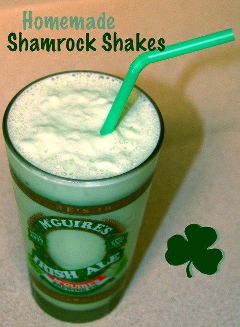 Homemade Shamrock Shakes Homemade Shamrock Shake, Shamrock Shakes, Shamrock Shake Recipe, St Patrick's Day Recipes, Milo Manheim, Shamrock Shake, Green Food, Rainbow Food, Green Food Coloring