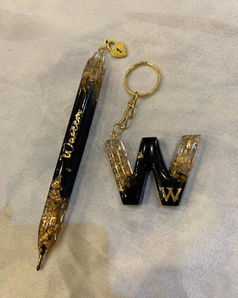 A Black Gold Resin Keychain Pen Set is a stylish and practical accessory. It includes a keychain and a pen, both made with a beautiful black and gold resin design. It’s perfect for keeping your keys organized and having a pen handy whenever you need it. It’s a great gift idea too! 😊🖊️. 🔑. #art #resin #pen #artist #artistsoninstagram #resinartwork #resincraft #craft #foryoupage #followforfollowback #support #womenartists Resin Pen Ideas, Resin Keychain Ideas, Keychain Pen, Black And Gold Resin, Resin Pens, Resin Pen, Resin Artist, Times Quotes, Resin Keychain