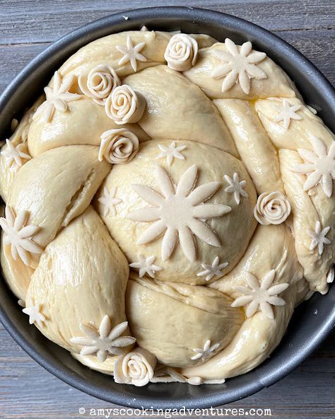 Korovai Bread Recipe, Ukrainian Wedding Bread, Korovai Wedding Cake, Korovai Bread, Ukrainian Wedding Traditions, Fall Massachusetts, Ukrainian Desserts, Wedding Bread, Ukrainian Wedding