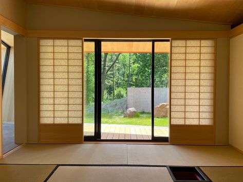 Making Shoji, Japanese Sliding Doors, with Brian Holcombe Woodworker Japanese Sliding Door, Japanese Window, Colorful Minimalism, Japanese Sliding Doors, Japandi Bedroom Ideas, Shoji Doors, Japanese Office, Yellow Cedar, Japanese Door