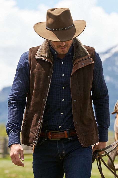 Country Style Outfits Mens, Country Outfits For Men, Cowboy Outfit For Men, Country Mens Fashion, Mode Country, Vest Outfits Men, Cowboy Vest, Sheepskin Vest, Mens Western Wear