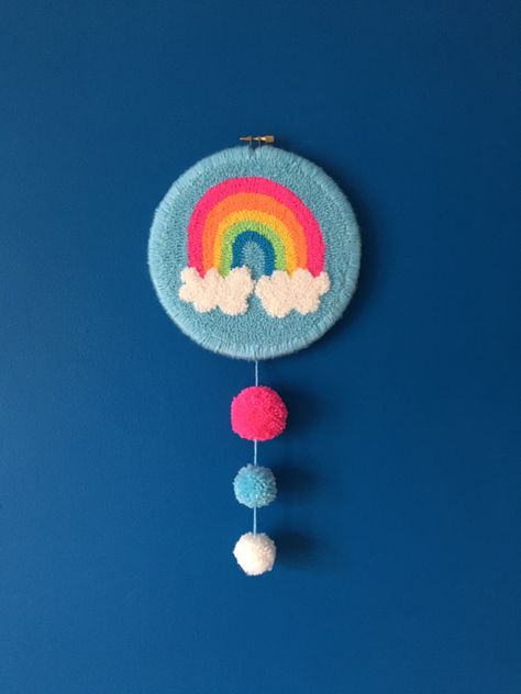 Wall Hanging Punch Needle, Punch Needle Picture Frame, Punch Needle Rainbow, Punch Needle Pillow Kids, Rainbow Punch, Punch Needle Wall Hanging, Diy Wall Hanging Crafts, Punch Needle Rainbow Wall Hanging, Punch Needle Art