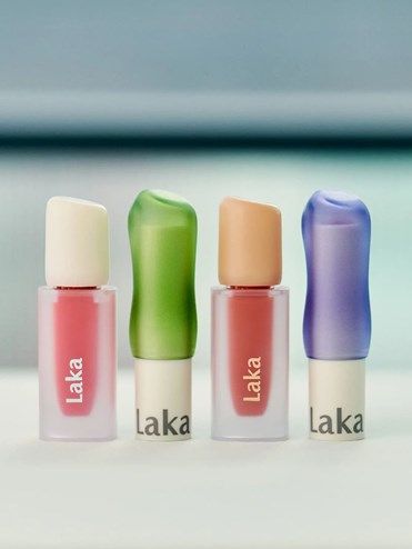 Gen Z Top 10 Beauty Packaging Trends Lipstick Designs, Cosmetic Packaging Design, Makeup Package, Cool Packaging, Cosmetic Design, Bottle Packaging, Perfume Brands, Gen Z, Beauty Packaging