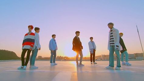 It's a beautiful sky 😍 #Youare #got7 #7for7 Got7 Desktop Wallpaper, Got7 Aesthetic, Got7 Mark Tuan, Kpop Boy Groups, Jaebum Got7, Got7 Members, I Got 7, Cool Tech Gadgets Electronics, Got7 Youngjae