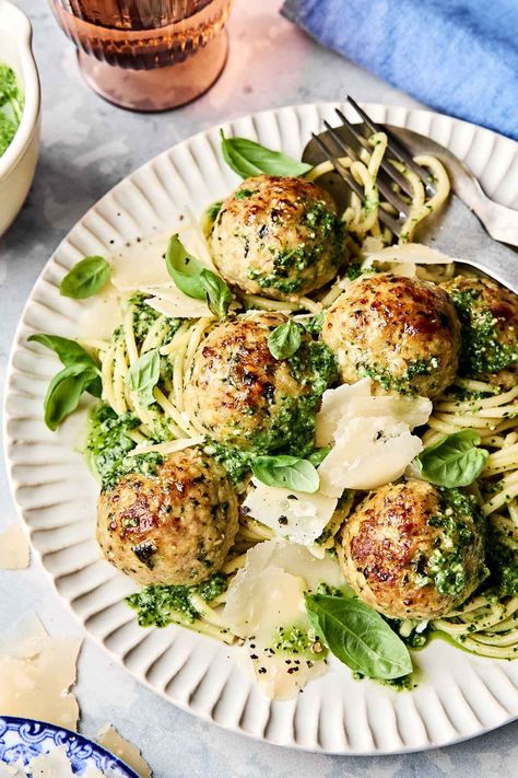 Baked Pesto Meatballs loaded with the vibrant flavors of classic Italian pesto! Made with your choice of ground chicken or turkey, they’re packed with fresh basil, garlic, parmesan, & pine nuts for a bold punch of pesto flavor—and no extra oil needed! Oven-bake, then broil for no-fuss tender, & juicy meatballs—just as good as pan-fried, minus the mess! #pestomeatballs #turkeypestomeatballs #chickenpestomeatballs #chickenmeatball #turkeymeatball #meatballrecipes #italianrecipes #dinnerideas Pesto Chicken Meatballs, Turkey Meatballs Paleo, Turkey Pesto Meatballs, Meatballs Turkey, Pesto Meatballs, Italian Pesto, Meatball Pasta Bake, Ground Turkey Meatballs, Juicy Meatballs