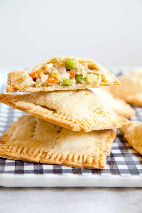 Single Serving Pot Pie, Melty Mashups, Pop Tart Pie, Savory Pop Tarts, Pop Tarts Recipe, Meals To Make With Chicken, Travel Meals, Recipes Sandwiches, Poptart Recipe