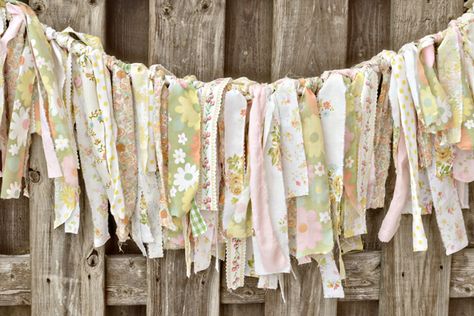 diy fabric garland :: make it longer and use it as a curtain for a closet for the girls' rooms Diy Fabric Garland, Garland Backdrops, Vintage Floral Fabric, Ribbon Garland, Fabric Garland, Fabric Bunting, Bunting Garland, Diy Garland, Garland Wedding