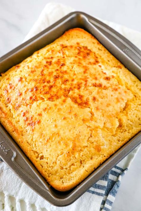 Southern Style Cornbread - A simple cornbread recipe that is so much better than any box mix.  This is a classic Southern recipe so it is light, a little bit crumbly with crispy, buttery delicious edges! Southern Cornbread Recipe Easy, Crispy Cornbread Recipe, Cornbread Recipe No Sugar, Simple Cornbread Recipe, Savory Cornbread Recipe, Simple Cornbread, Easy Southern Cornbread, Southern Cornbread Recipe, Southern Style Cornbread