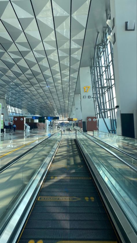 Airport Aesthetics, City Palace Udaipur, Airport Vibes, Airport Airplane, Travel Pose, Airport Pictures, Airport Aesthetic, Travel Aesthetics, Dubai Aesthetic