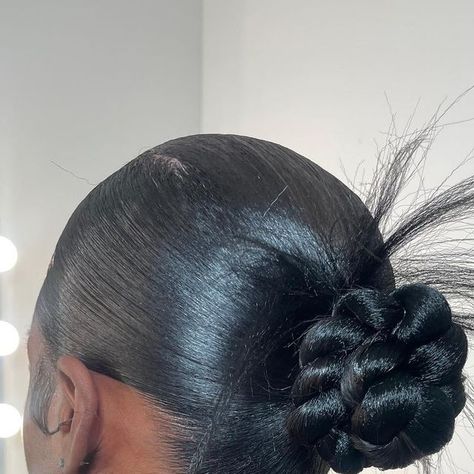 ALLURE HOUSE UK on Instagram: "How gorgeous is this style 😍 Service: Low Sleek V-Part Feathered Bun Our October & November slots are available to book via the link in our bio! #ponytail #featheredbun #ponytailinspo #londonponytails #ponytailgoals #middlepartponytail #vpartponytail #londonhairstylist #londonhairsalon #barbieponytail #highponytail #sleekponytail #sleekpony" V Part Bun, London Hair Salon, Barbie Ponytail, House Uk, Ponytail Bun, Sleek Ponytail, High Ponytails, October 7, Baddie Hairstyles