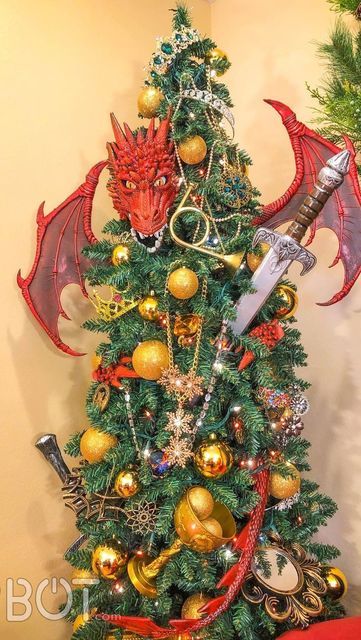 Jen Yates on Instagram: "Are you DRAGON this month? 😜🐲 Behold, our Dragon Hoard Christmas Tree! This is the latest build for our “Second Christmas” Hobbit holiday party in a few weeks. The “treasure” is all stuff we had around the house, & Smaug is a modified costume from Amazon! Head to Epbot to see how we did it, I promise it’s easier than you think. Link in my Story & profile. #ChristmasDragon #DragonChristmasTree #HobbitChristmas #Smaug #DragonHoard #ChristmasDIY #ChristmasDecor #DNDChri Dnd Christmas Decorations, Dragon Themed Christmas Tree, Diy Dragon Ornaments, Medieval Christmas Tree, Dnd Ornaments Diy, Dungeons And Dragons Christmas Tree, Hobbit Christmas Tree, Dnd Christmas Tree, Year Of The Dragon Decorations