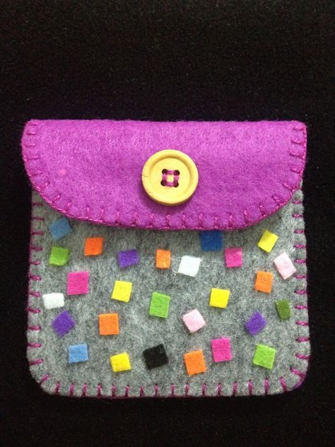 Felt Coin Purse, Homemade Gift Bags, Felt Wallet, Felt Pouch, Diy Wallet, Wool Projects, Diy Tote Bag, Felt Patterns, Diy Purse