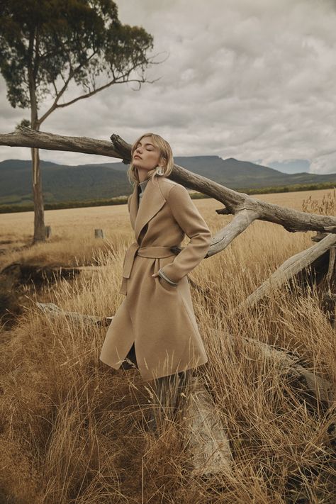 Witchery Autumn Winter 2018 Jena Goldsack and Farah Holt by Georges Antoni - Fashion Editorials Winter Fashion Photography, Scotland Fashion, Fashion Editorial Photography, Photography Forest, Fall Shoot, Nature Photoshoot, Winter Photoshoot, Fashion Photography Inspiration, Fall Photoshoot