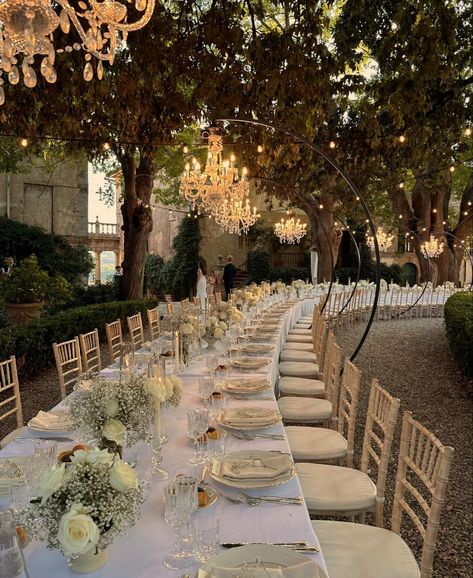 European Outdoor Wedding, Rhode Pop Up Store, Toscana Wedding Decor, Old Money Garden Wedding, Tuscany Wedding Aesthetic, Italy Wedding Theme, Tuscan Themed Wedding, Italian Countryside Wedding, Rustic Italian Wedding