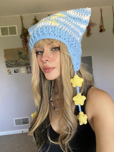 crochet star cat hat strings striped knitted winter beanie blue and white girl makeup looks ideas White Girl Makeup Looks, White Girl Makeup, Makeup Looks Ideas, Crochet Star, Crochet Stars, Cat Hat, Winter Beanie, Rainbow Dash, Girls Makeup