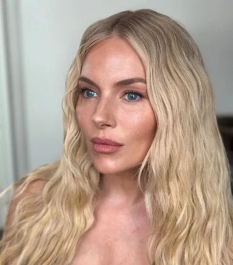 Skincare Was Essential To Sienna Miller’s No Make-Up Make-Up Met Gala 2024 Beauty | British Vogue Sienna Miller Style 2024, Sienna Miller Makeup, Soft Natural Makeup, Sienna Miller Style, Hair Diffuser, Special Occasion Hairstyles, Skin Prep, Vogue Beauty, Sienna Miller