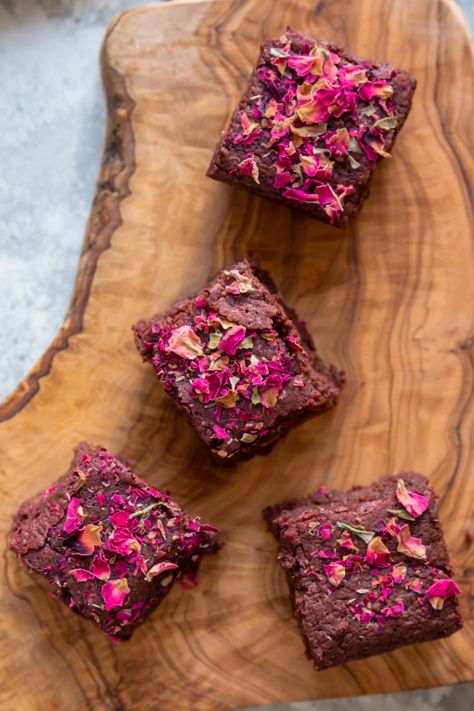 Beetroot, Chocolate and Rose Brownies (Gluten and Dairy Free) Moist Chocolate Brownies, Edible Rose Petals, Edible Roses, Gluten And Dairy Free, Cheese Pairings, Moroccan Food, English Breakfast, Cafe Menu, Super Yummy