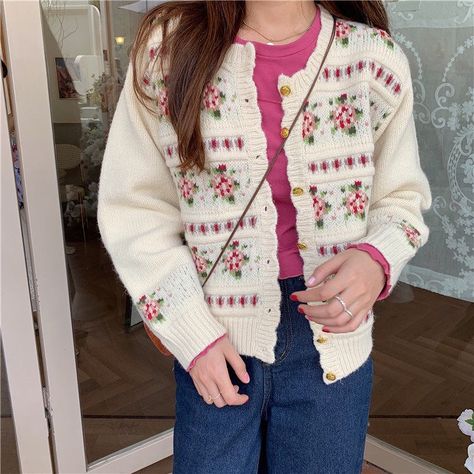 Grandmacore Outfit, Flower Cardigan, Round Neck Cardigan, Rose Cardigan, 90s Fashion Men, Cardigan Outfit, Woolen Sweaters, Loose Coats, Sleeved Sweater