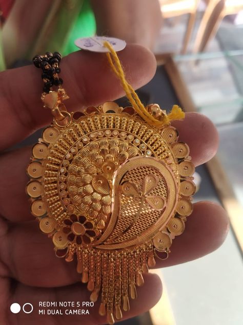 Daily Wear Mangalsutra, Mangalsutra Pendent, Latest Mangalsutra Designs, Gold Mangalsutra Design, Pendent Designs, Indian Gold Necklace Designs, Indian Gold Necklace, Gold Jewelry Prom, Mangal Sutra