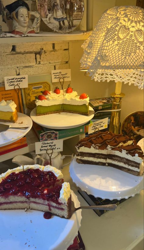 Bakery Shop Interior, Farmers Market Display, Decadent Food, Cozy Coffee Shop, Baking Business, Bakery Shop, Bakery Cafe, Food Goals, Food Obsession