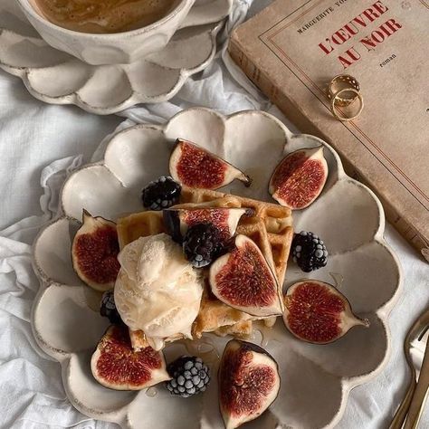 Small Desserts, Pretty Food, Cup Of Coffee, Cute Food, Food Styling, Aesthetic Food, Food Inspiration, Love Food, Waffles