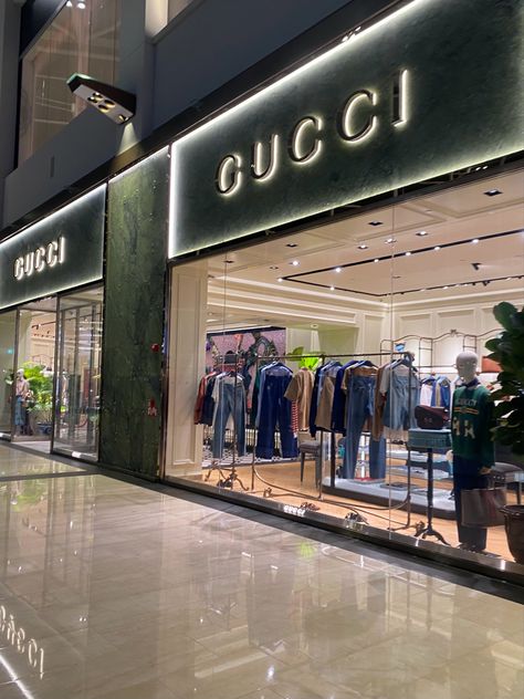 Channel Store Aesthetic, Mall Stores Clothing, Luxury Store Aesthetic, Gucci Clothes Aesthetic, Gucci Store Aesthetic, Gucci Background, Clothing Store Background, Mall Aesthetic, Gucci Aesthetic