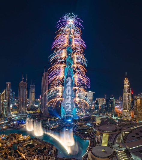 Burj Khalifa Dubai UAE Burj Khalifa Fireworks, Dubai New Year, Dubai New Years Eve, Artificial Island, Sydney Restaurants, Fountain Feature, Yacht Party, Yacht Life, Night Scenery