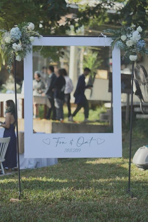 Wedding Photo Prop, Picture Frames Standing, Reception Backdrop, Photo Backdrop Wedding, Framed Wedding Photos, Prom Decor, Wedding Rings Photos, Boda Mexicana, Wedding Photo Props