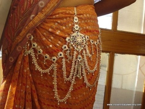 Saree Belts, Waist Jewellery, Silver Anklets Designs, Hip Jewelry, Indian Wedding Jewelry Sets, Waist Jewelry, Silver Jewelry Accessories, Antique Jewellery Designs, Bridal Jewellery Design