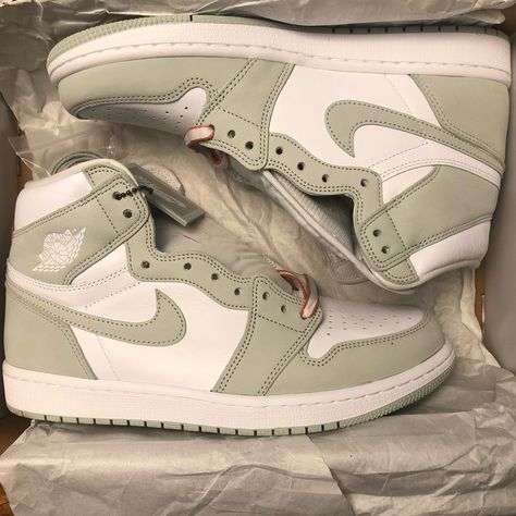 Brand New, Never Worn With Tags In Original Box Woman’s Size 10 (42) Seafoam Green Cute Air Jordans, Sage Green Shoes, Cute Converse Shoes, Seafoam Green Color, Nike Air Jordan 1 High, Cute Shoes For Women, Cute Converse, Pretty Sneakers, Nike Fashion Shoes