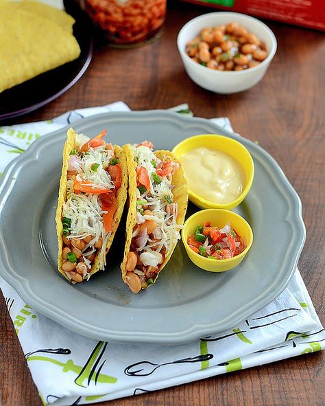 Easy tacos recipe vegetarian Recipe With Baked Beans, Recipes Using Baked Beans, Veg Tacos Recipe, Baked Beans Recipes, Veg Tacos, Easy Tacos, Beans In Tomato Sauce, Vegetarian Tacos Recipes, Taco Mexican