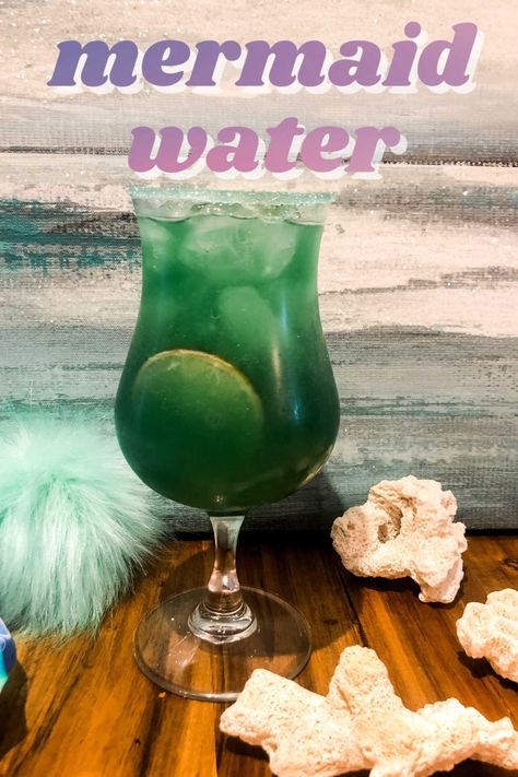 Mermaid Water Drink, Winter Mermaid, Summer Party Drink, Disney Inspired Cocktails, Frozen Drinks Alcohol, Disney Cocktails, Mermaid Cocktail, Mermaid Drink, Bachelorette Party Drinks