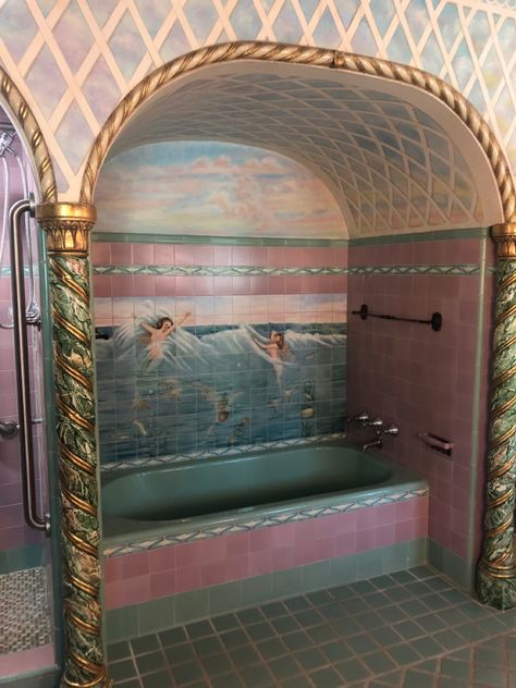 Ethereal Bathroom, Pink Vintage Bathroom, 60s Bathroom, 1980s House, Seashell Bathroom, Diy Moss, Funky House, Dream Bedroom Inspiration, Deco Bathroom