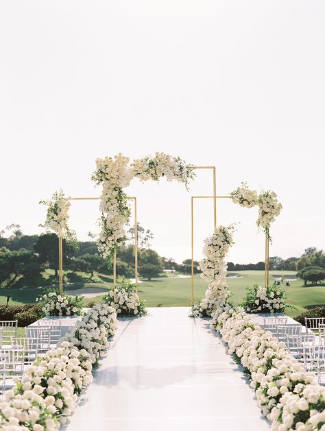 11 Years After Their Wedding, This Couple Renewed Their Vows with an Intimate Ceremony in California Long Wedding Aisle, Wedding Catwalk Decoration, Luxury Wedding Dance Floor, Golden Arch Wedding, Intimate Wedding Decorations, Wedding Flower Design Ideas, Outside Wedding Ceremony Arch, Wedding Decoration Outdoors, Simple Wedding Ceremony Florals