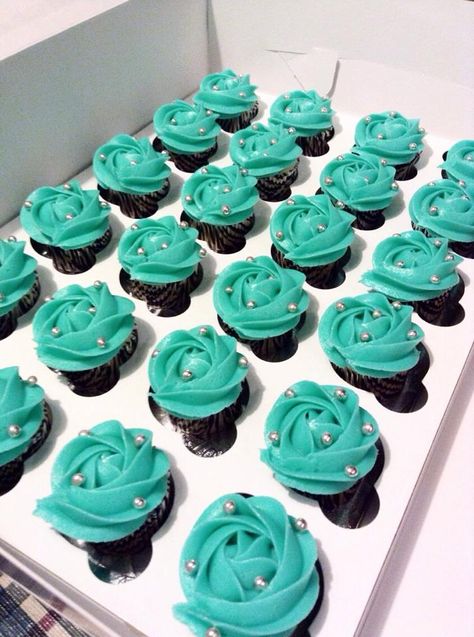 Tiffany & Co. Inspired Mini Cupcakes Tiffany & Co Cupcakes, Breakfast At Tiffany’s Cupcakes, Tiffany And Co Dessert Table, Tiffany Co Party Ideas, Tiffany Blue Cupcakes, Tiffany Cupcakes, Tiffany Blue Party, Tiffany Birthday Party, Tiffany Cakes