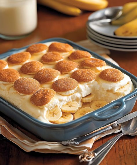 Southern Bannan Pudding, Banana Pudding Small Batch, Instant Banana Pudding Recipes, Banana Pudding Aesthetic, Dolly Parton Banana Pudding, Bannan Pudding Dessert, Banana Pudding Dessert Recipes, Banana Pudding Recipes Homemade, Banana Pudding Recipe Easy