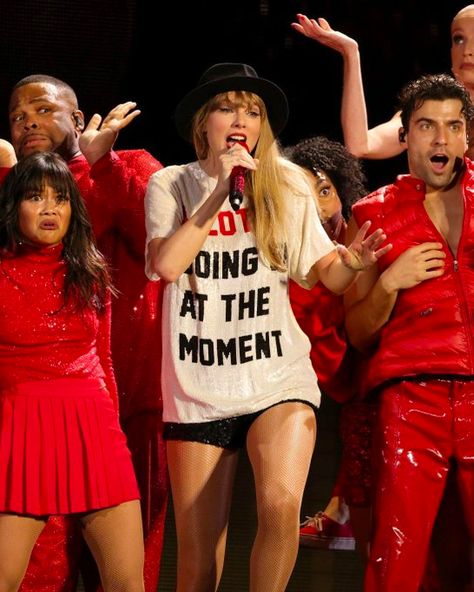 Bookmarks / Twitter Tyler Swift, Taylor Swift 22, King Kong Vs Godzilla, Taylor Swift Tour Outfits, Swift Tour, Red Tour, Taylor Swift Red, Taylor Swift Concert, Being Good