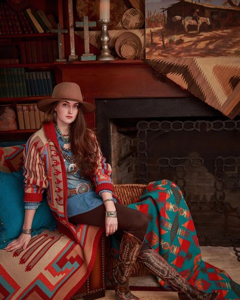 Chalet Chic, Classy Cowgirl, Tasha Polizzi, Blanket Cardigan, Country Fashion Women, Country Fashion, Vintage Cowgirl, Zippered Cardigan, Cozy Throws