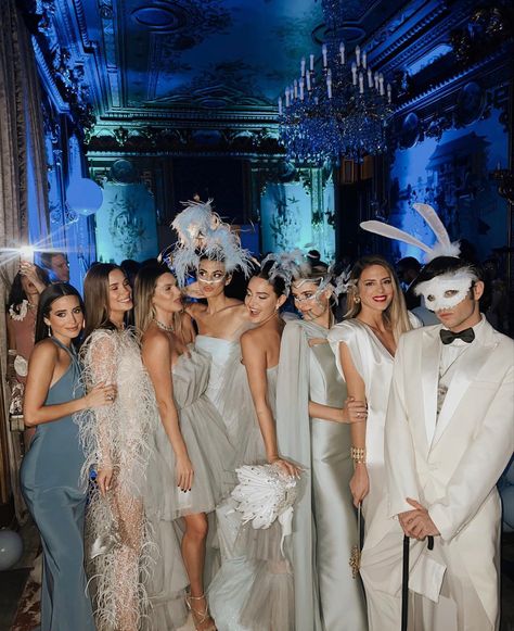 Great Gatsby Wedding Dress Bridesmaid, Masquerade Dinner Party Outfit, Met Gala Aesthetic Party, Speak Easy Outfit Ideas Women, Rich People Party, Formal Party Aesthetic, Semi Formal Dance Dresses, Masquerade Theme Party Outfit, Queen Tea Party