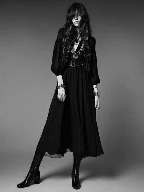 The PSYCH ROCK collection from Saint Laurent by Hedi Slimane Rock And Roll Western Style, Psych Rock Fashion, Stil Rock, Psych Rock, Dark Bohemian, Boho Rock, Gothic Chic, Outfit Essentials, Boho Chique